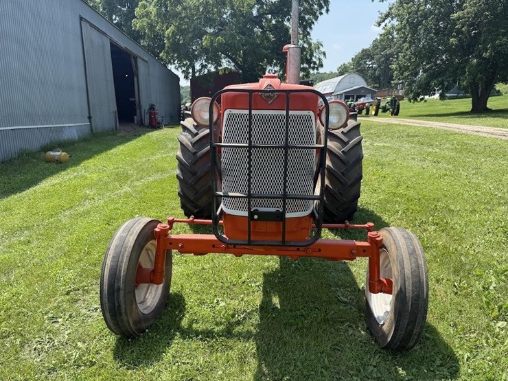 allis-chalmers-d17-tractor-image-2