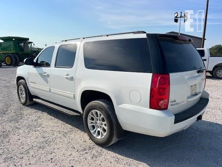 2011-gmc-yukon-xl-image-4