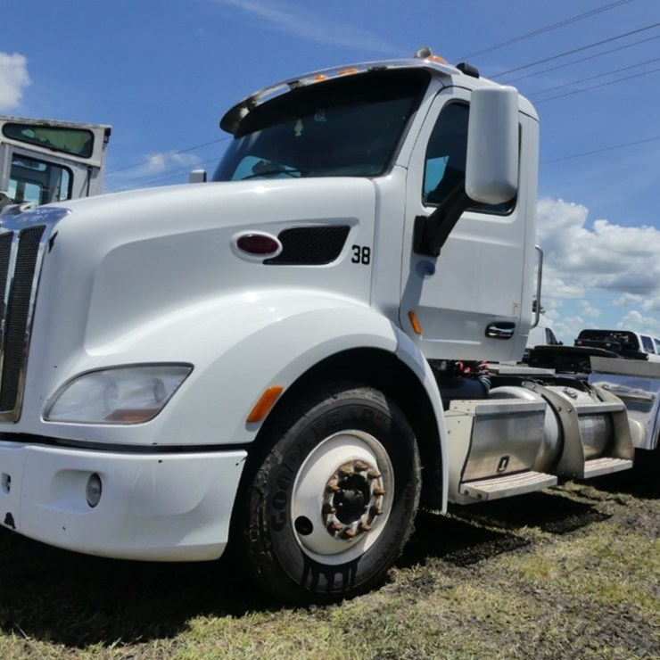 2015 PETERBILT 579