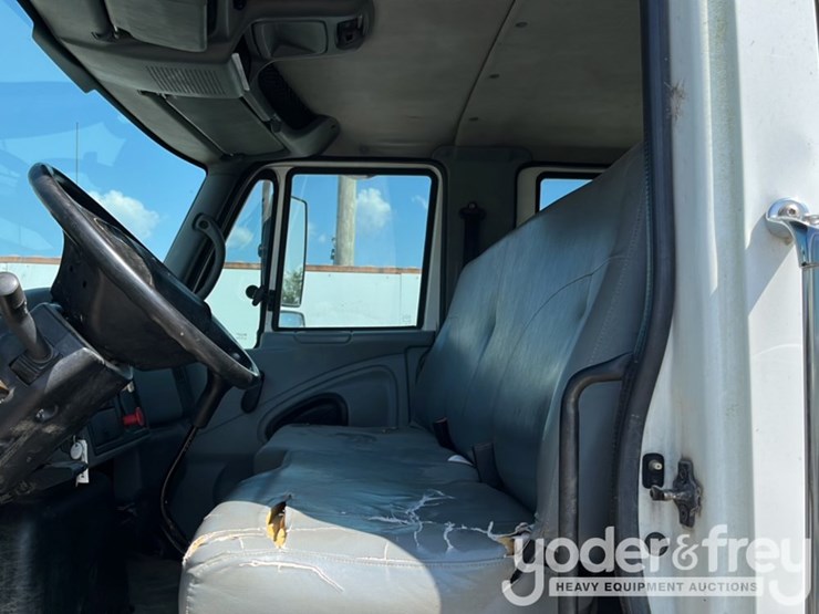 2003-international-durastar-4300-image-28