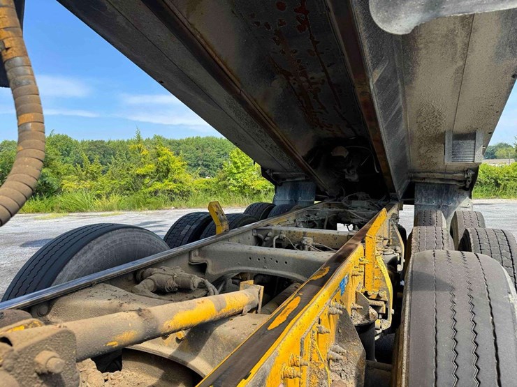 2016-peterbilt-567-image-24