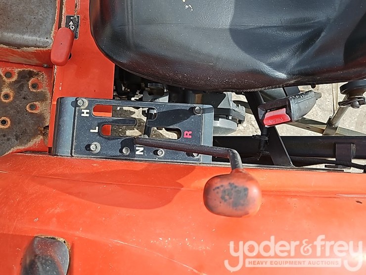 2020-kubota-l2501d-image-19