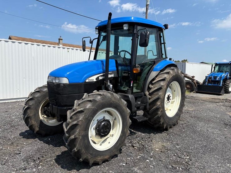 2006-new-holland-td95d-image-3