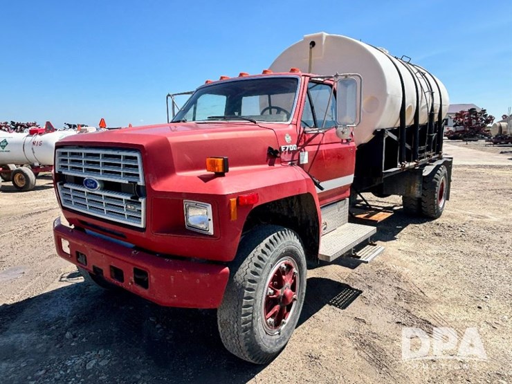 1992-ford-f700-image-1