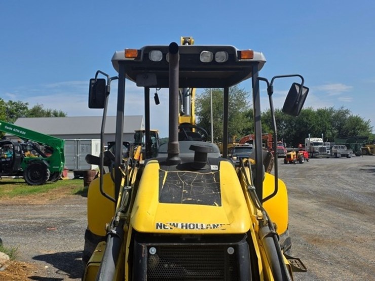 2011-new-holland-b95b-image-41