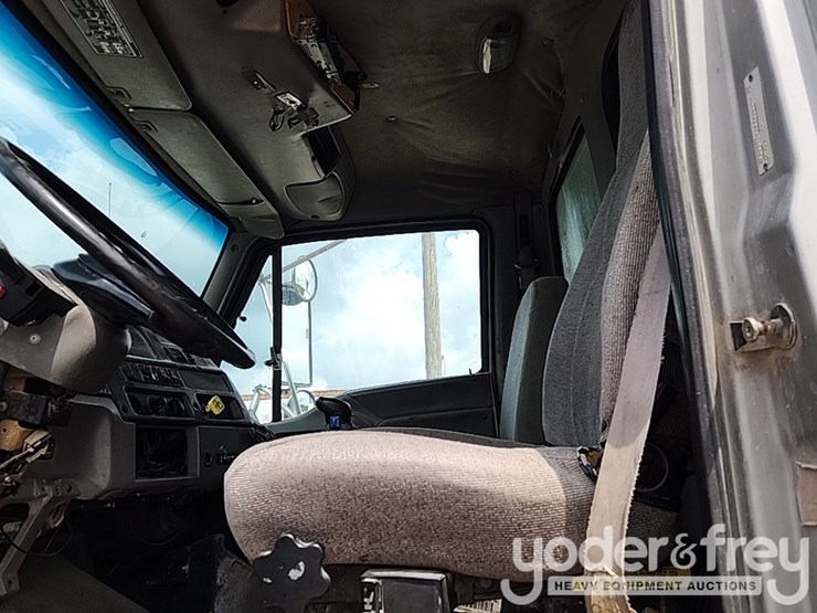 1998-ford-l9000-image-26