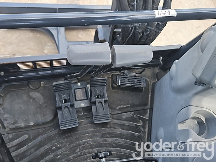2023-deere-35g-image-35