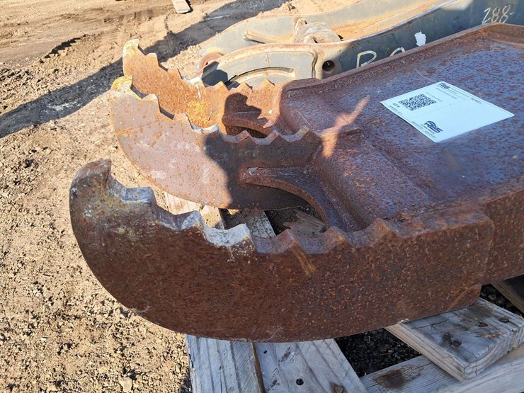 hydraulic-excavator-thumb-image-3