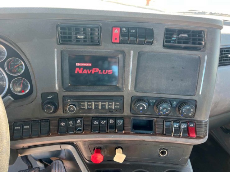 2014-kenworth-t680-image-13