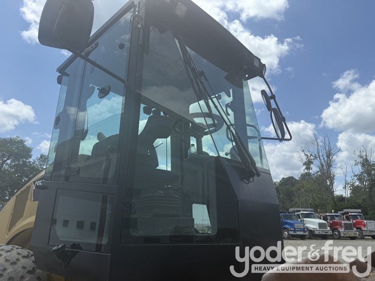 2014-caterpillar-cs54b-image-27
