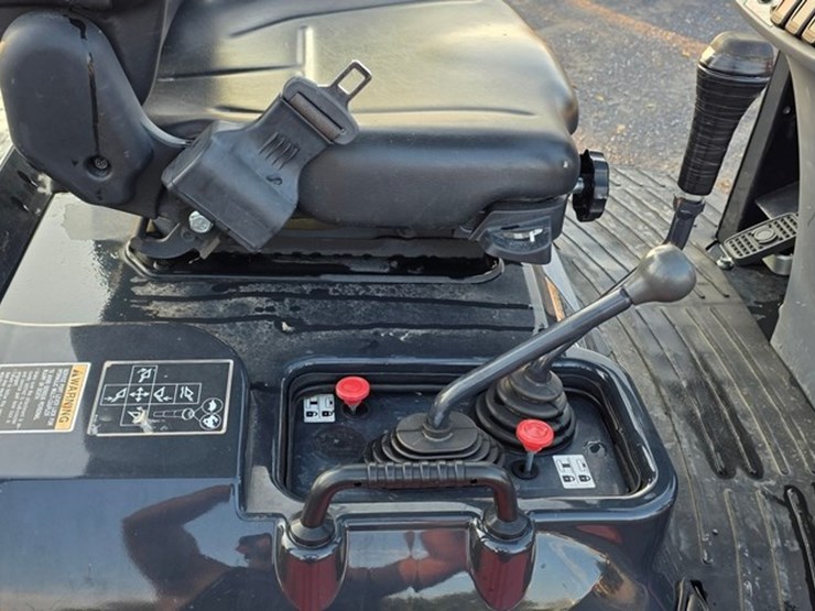 2023-kubota-r430-image-38