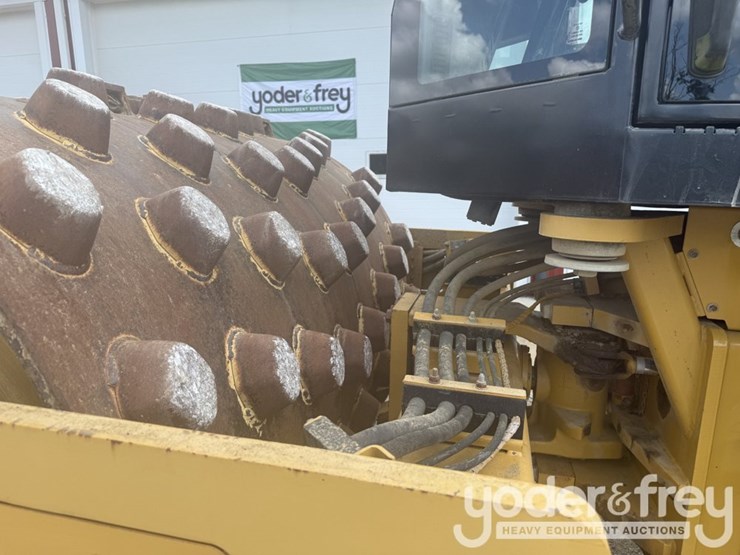 2014-caterpillar-cs54b-image-14