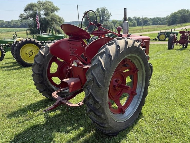 farmall-h-tractor-image-4