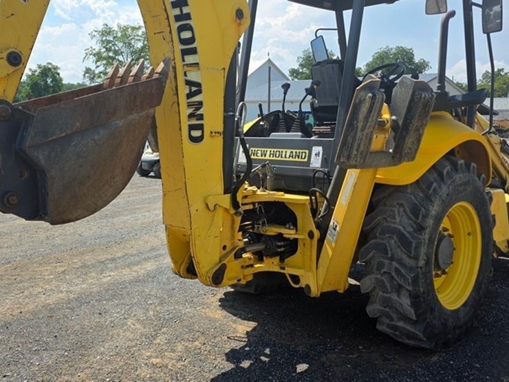 2011-new-holland-b95b-image-19