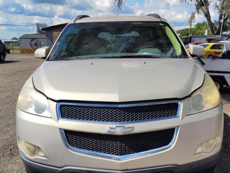 2009-chevrolet-traverse-image-2