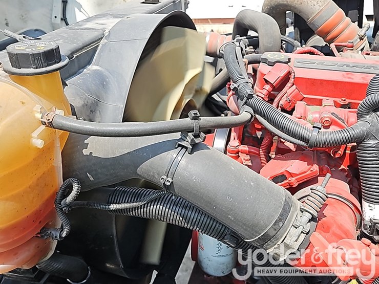 2017-international-durastar-4300-image-31