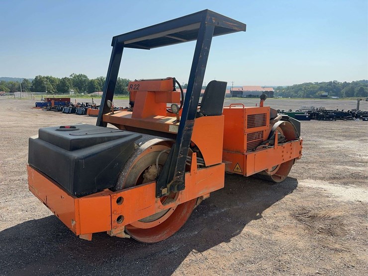 hypac-double-smooth-drum-asphalt-roller-image-3