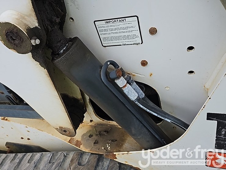 2009-bobcat-t300-image-14