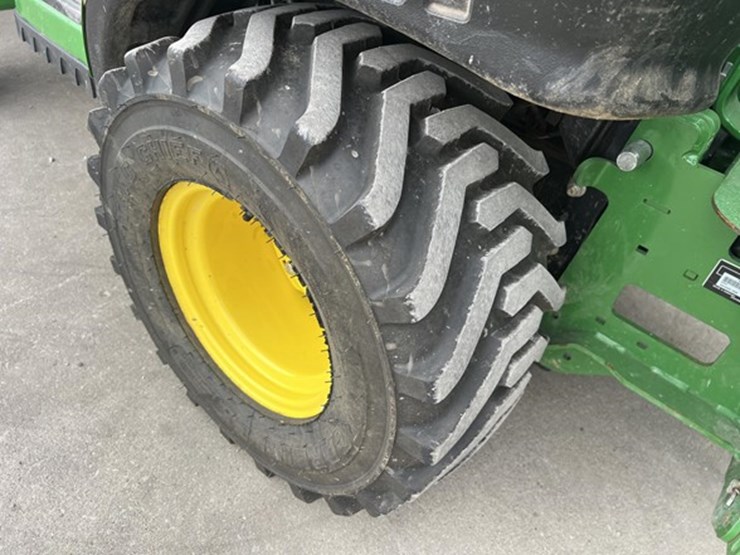 2024-john-deere-1025r-image-22