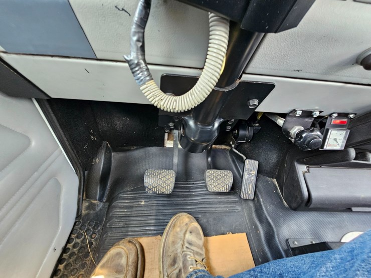 2000-freightliner-fl60-image-72