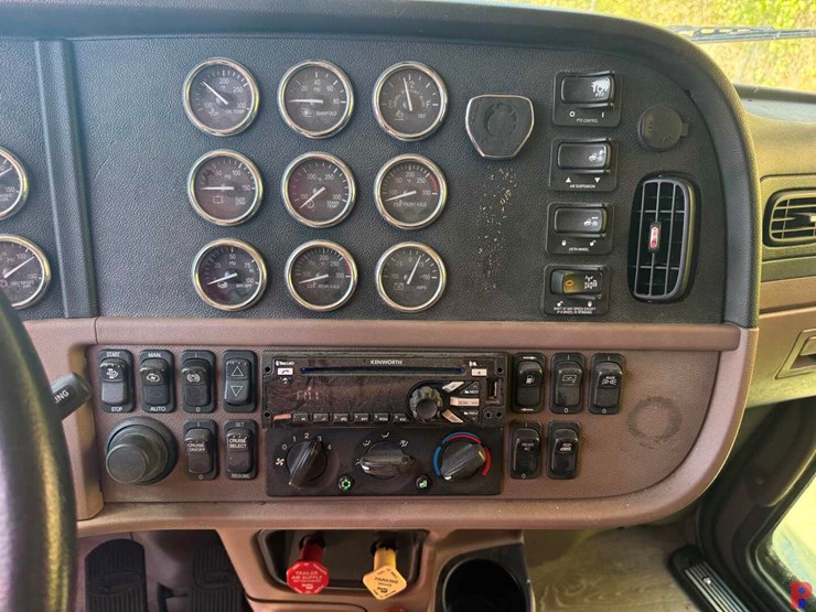 2014-peterbilt-389-image-8