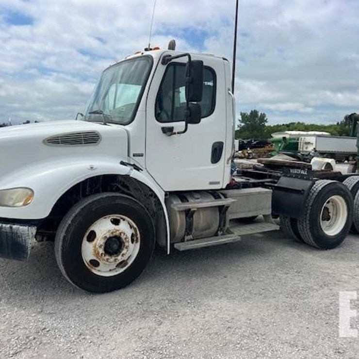 FREIGHTLINER BUSINESS CLASS M2 112