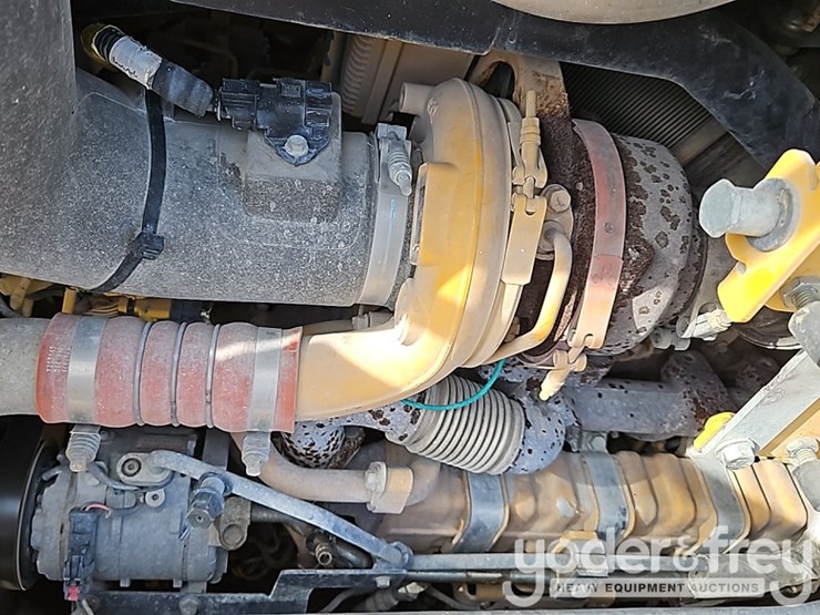 2022-deere-750l-image-30