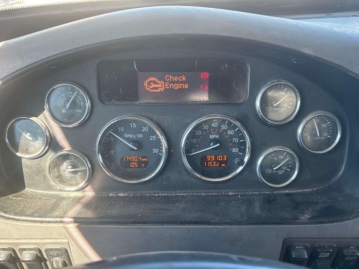 2015-peterbilt-348-image-11