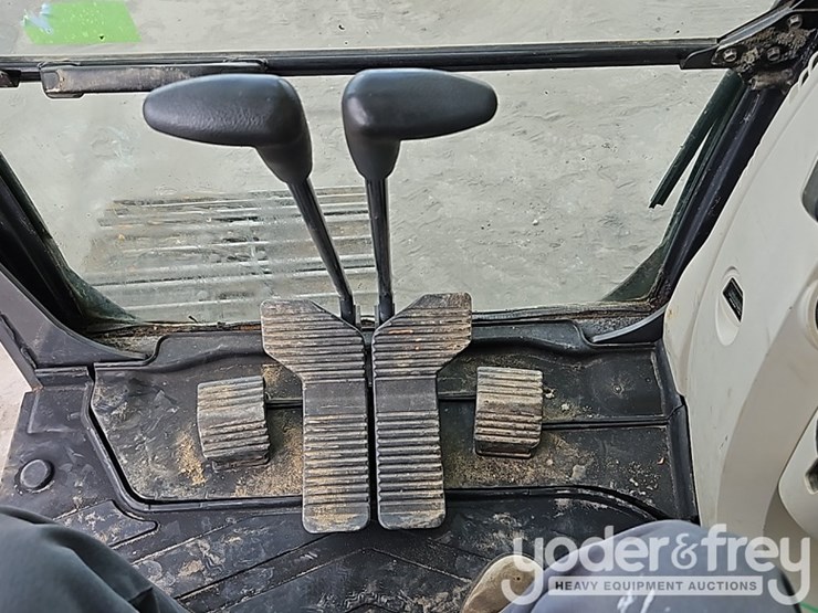 2015-kobelco-sk210-lc-9-image-43