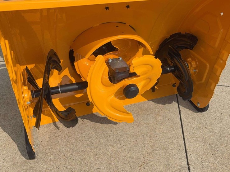2023-cub-cadet-3x-28-1p-snowblower-image-9