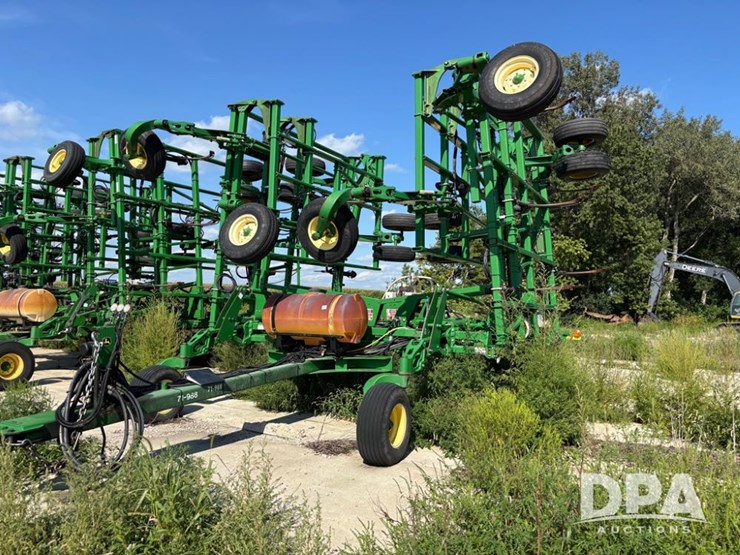 john-deere-2410-image-1