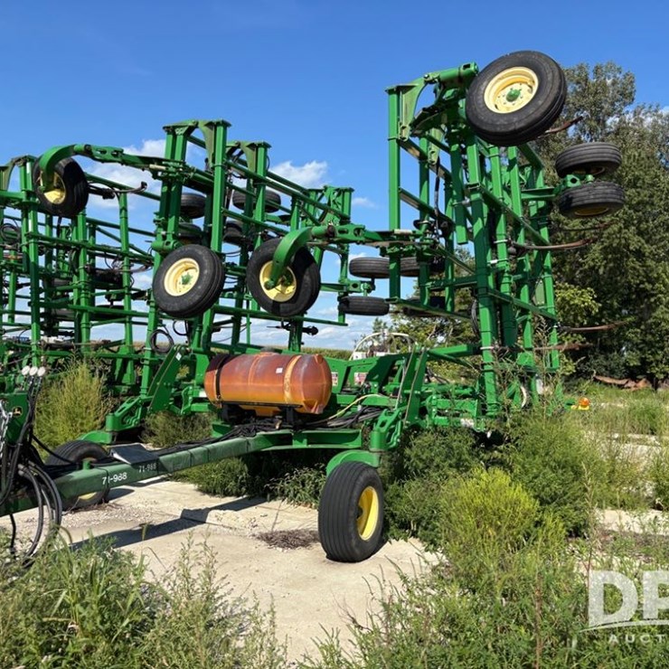 JOHN DEERE 2410