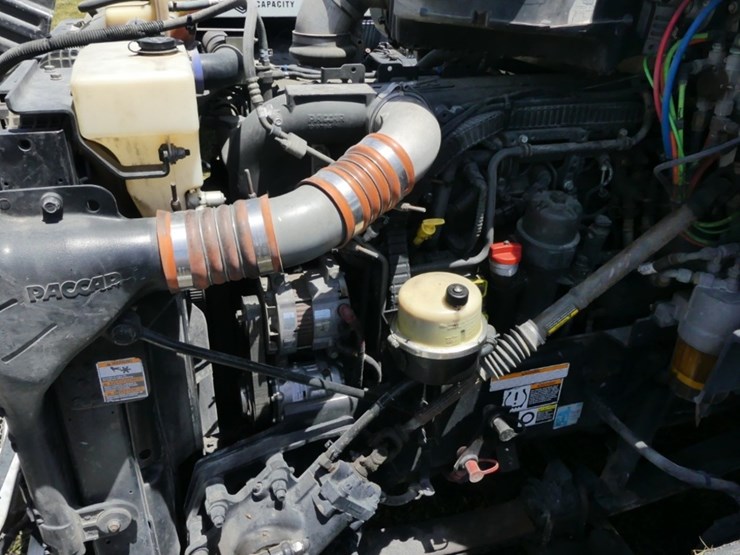 2015-peterbilt-579-image-17