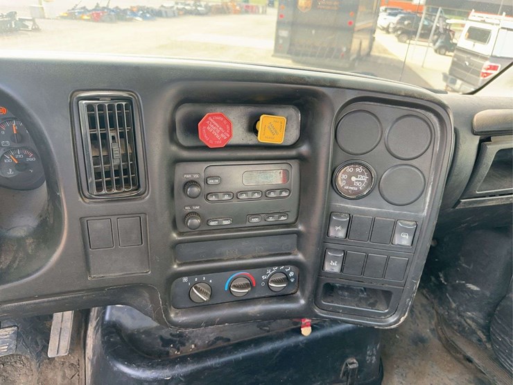 2005-chevrolet-c8500-semi-truck-image-37