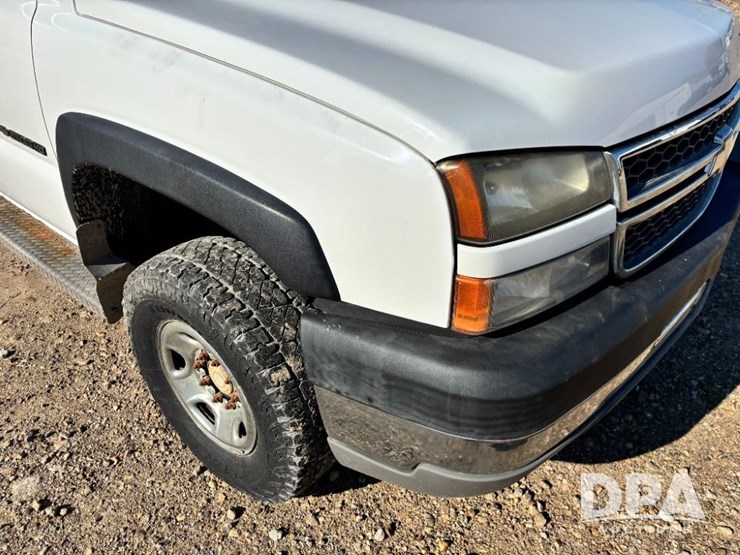2005-chevrolet-2500hd-image-49