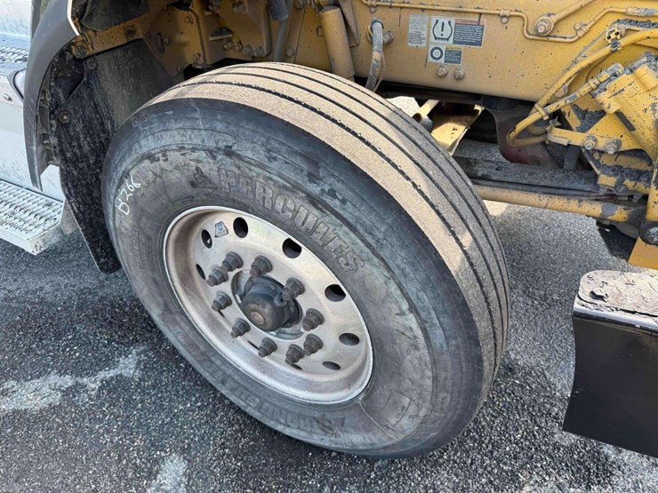 2016-peterbilt-567-image-20
