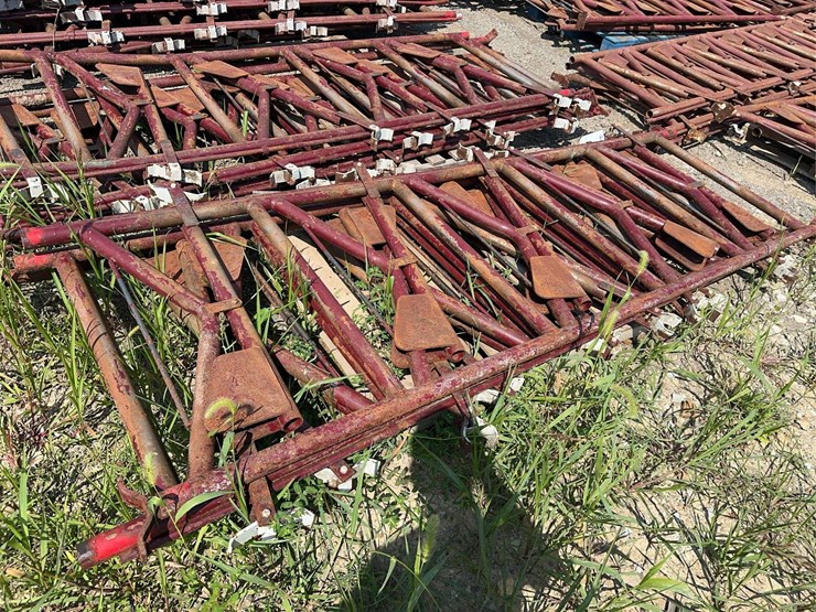 pallet-of-(3)-cattle-headlocks-image-5