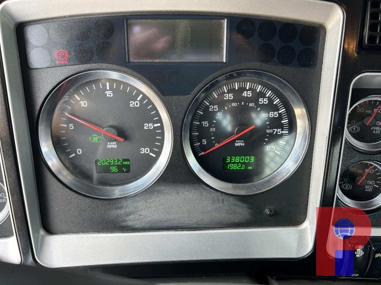 2013-kenworth-t800-image-18