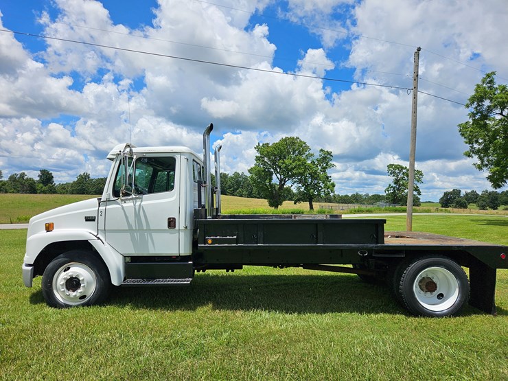 2000-freightliner-fl60-image-7