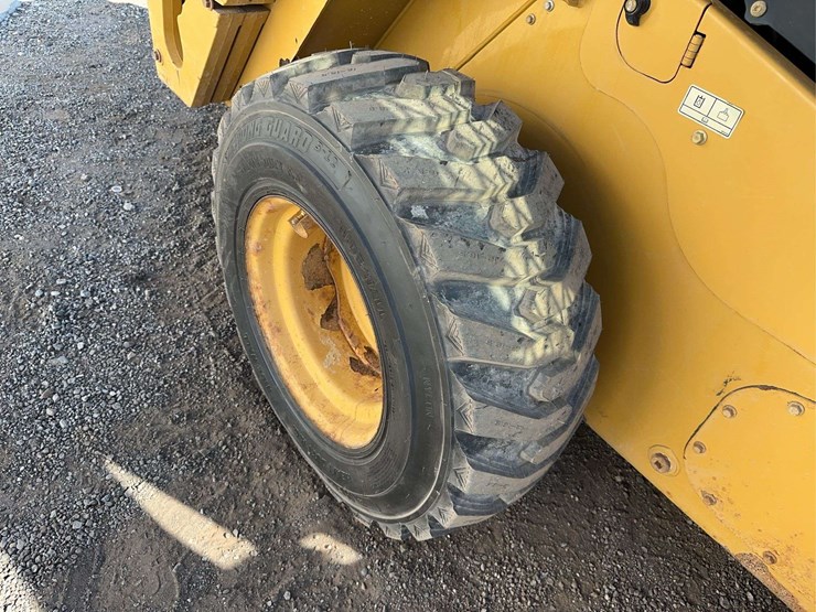 2018-caterpillar-262d-image-9