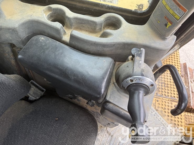 2005-caterpillar-d8t-image-48