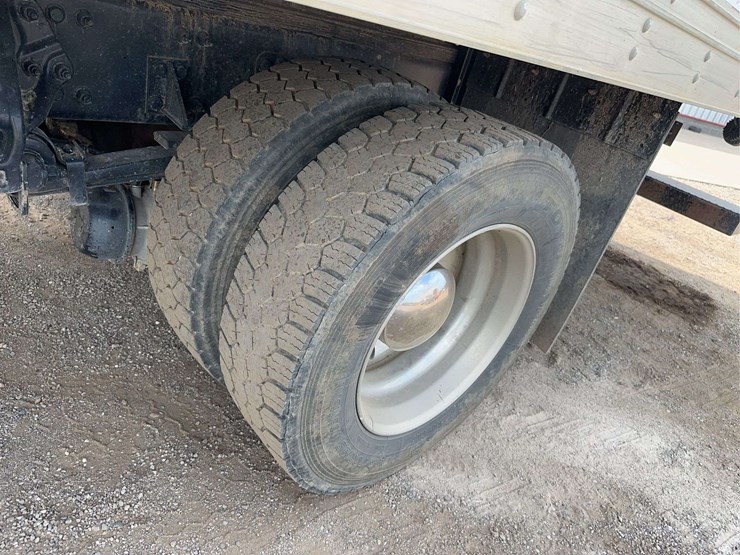 2014-peterbilt-337-image-5