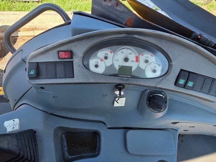 2011-new-holland-b95b-image-59