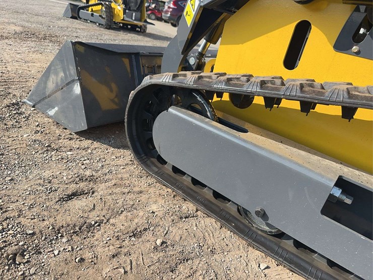 2025-land-hero-mini-stand-on-skid-loader-image-7
