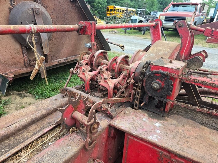 massey-ferguson-10-image-8