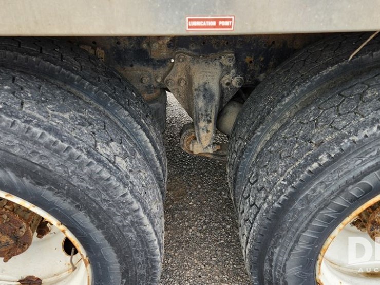 1995-freightliner-fld120-image-10