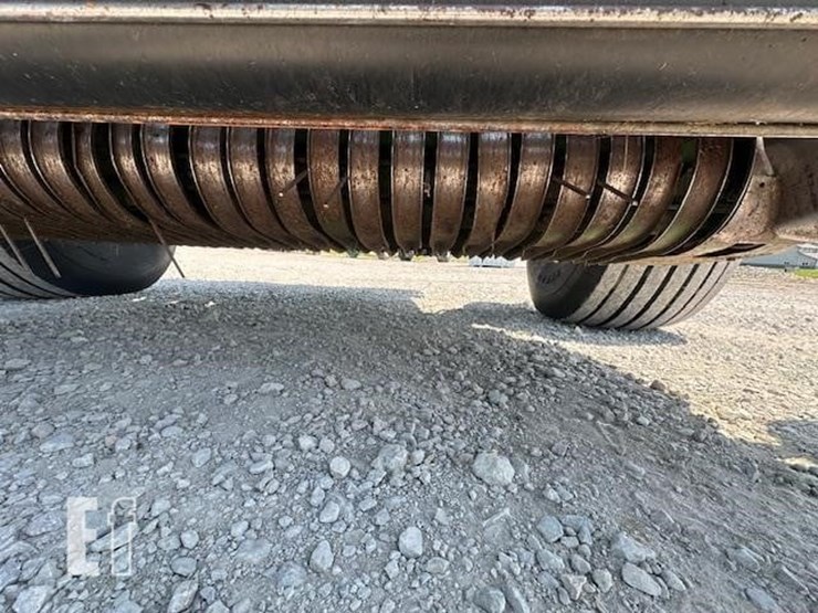 2019-john-deere-560m-image-11