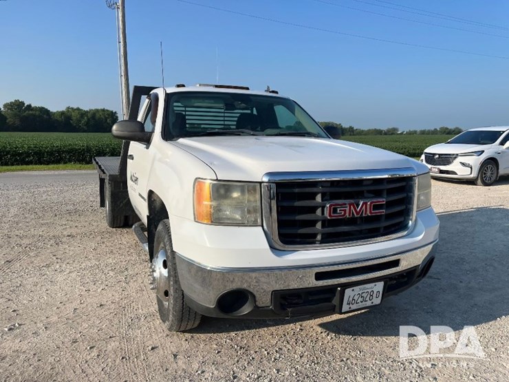 2009-gmc-3500-image-4