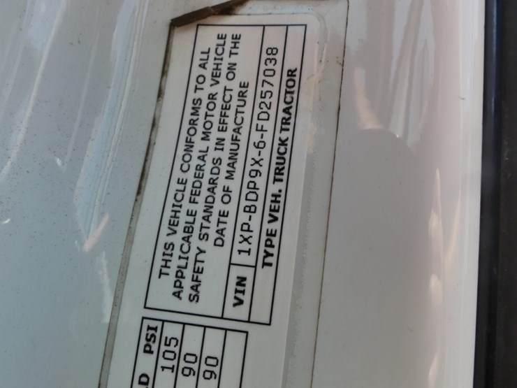 2015-peterbilt-579-image-16
