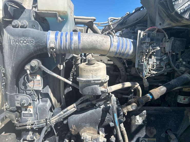 2015-peterbilt-348-image-22